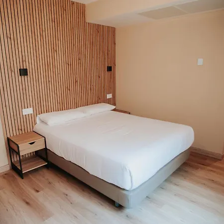 בית הארחה Polotel וייאדוליד